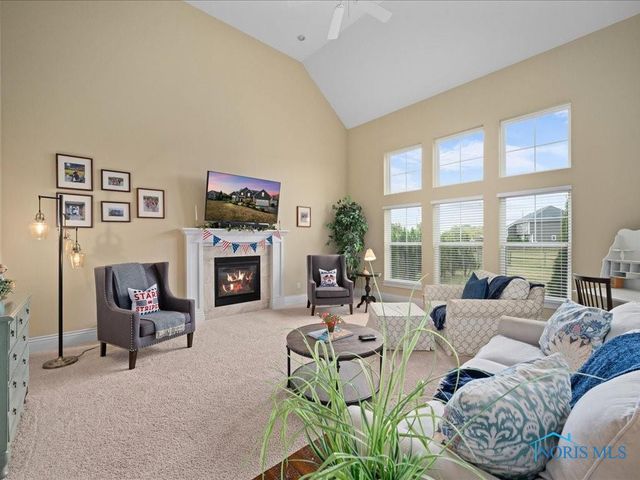 2837 Woods Edge Rd, Perrysburg, OH 43551