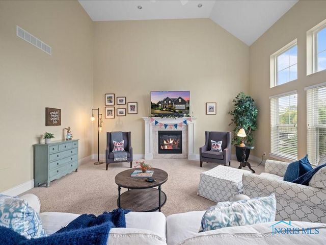 2837 Woods Edge Rd, Perrysburg, OH 43551