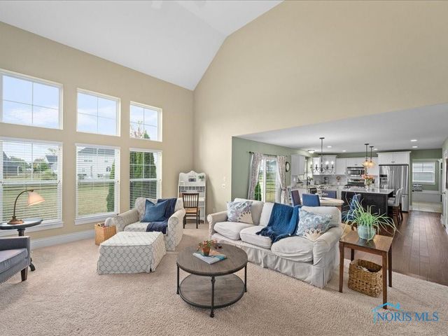 2837 Woods Edge Rd, Perrysburg, OH 43551