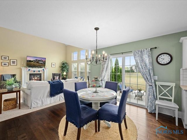 2837 Woods Edge Rd, Perrysburg, OH 43551