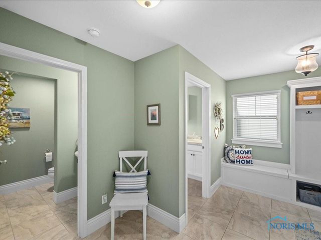 2837 Woods Edge Rd, Perrysburg, OH 43551