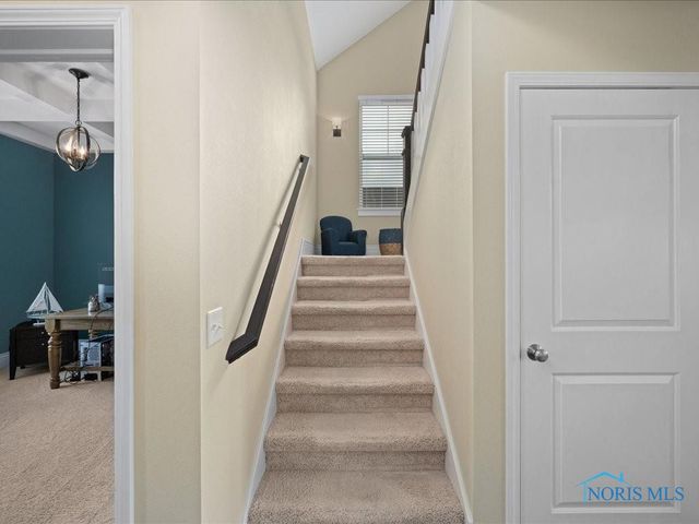 2837 Woods Edge Rd, Perrysburg, OH 43551