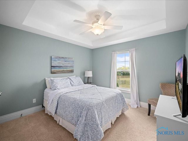 2837 Woods Edge Rd, Perrysburg, OH 43551