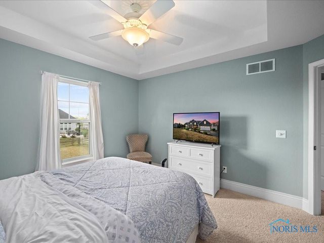 2837 Woods Edge Rd, Perrysburg, OH 43551