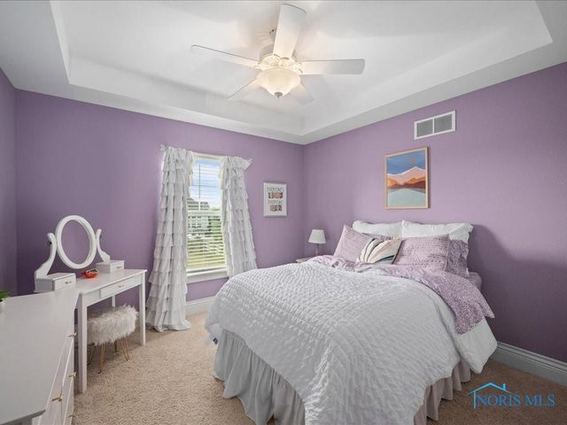 2837 Woods Edge Rd, Perrysburg, OH 43551