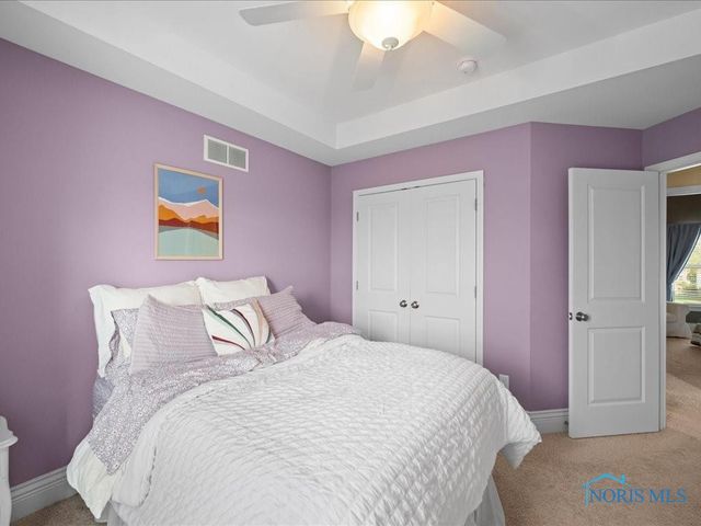 2837 Woods Edge Rd, Perrysburg, OH 43551