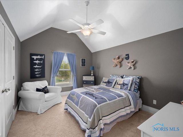 2837 Woods Edge Rd, Perrysburg, OH 43551