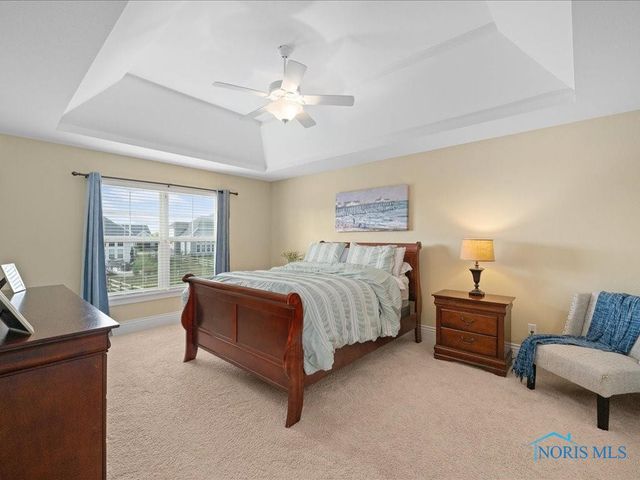 2837 Woods Edge Rd, Perrysburg, OH 43551