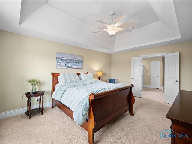 2837 Woods Edge Rd, Perrysburg, OH 43551