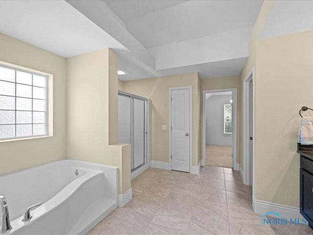 2837 Woods Edge Rd, Perrysburg, OH 43551