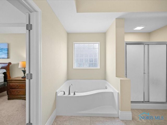 2837 Woods Edge Rd, Perrysburg, OH 43551