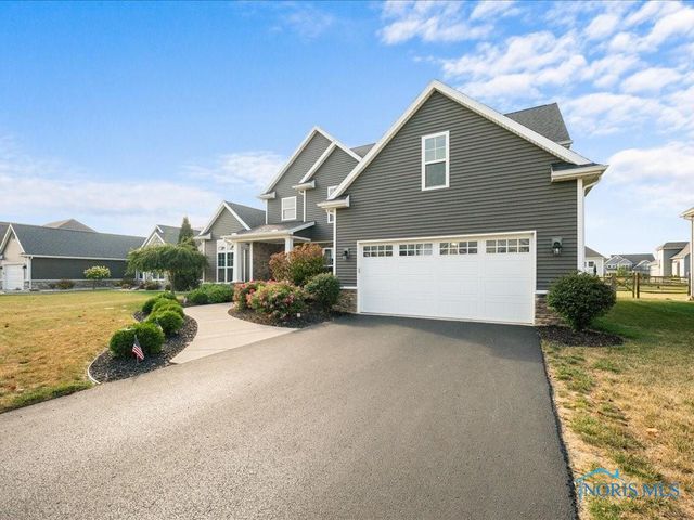 2837 Woods Edge Rd, Perrysburg, OH 43551