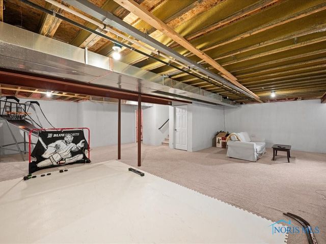 2837 Woods Edge Rd, Perrysburg, OH 43551