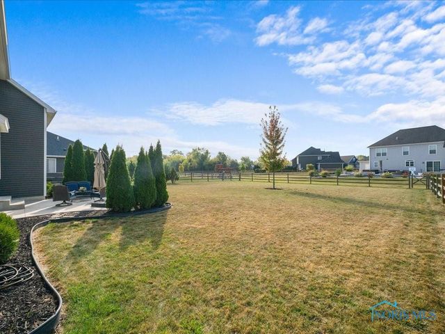 2837 Woods Edge Rd, Perrysburg, OH 43551