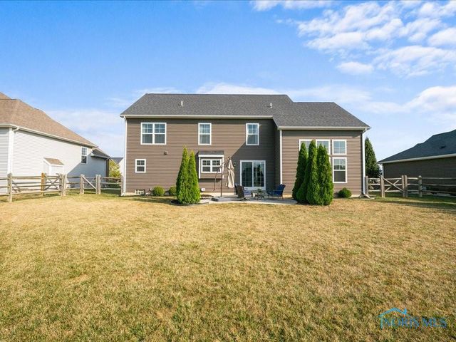 2837 Woods Edge Rd, Perrysburg, OH 43551