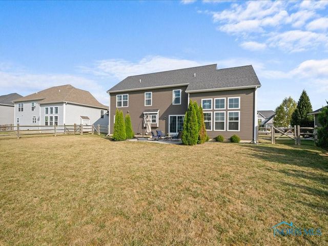 2837 Woods Edge Rd, Perrysburg, OH 43551