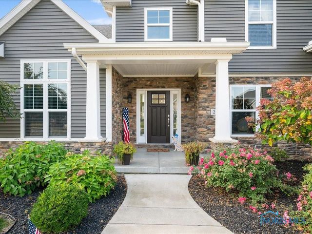 2837 Woods Edge Rd, Perrysburg, OH 43551