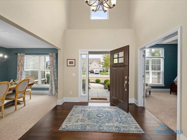 2837 Woods Edge Rd, Perrysburg, OH 43551