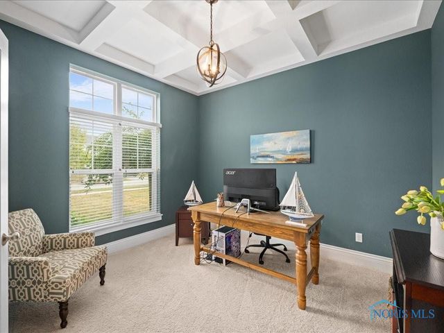 2837 Woods Edge Rd, Perrysburg, OH 43551