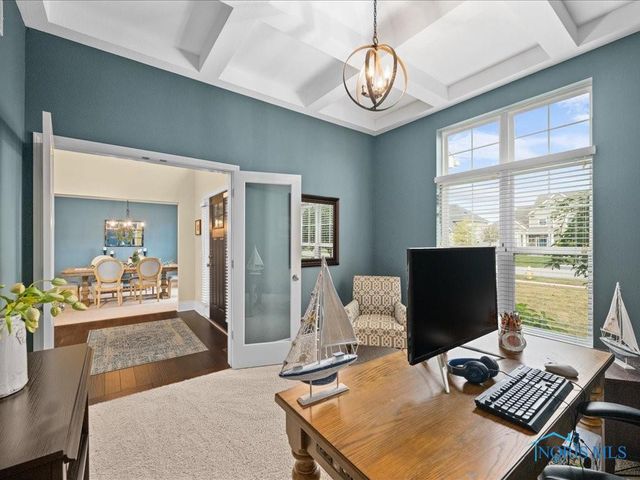 2837 Woods Edge Rd, Perrysburg, OH 43551