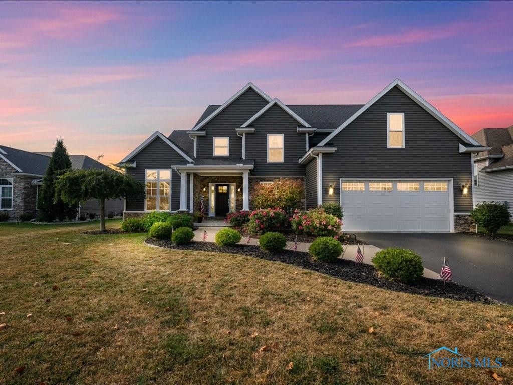 2837 Woods Edge Rd, Perrysburg, OH 43551