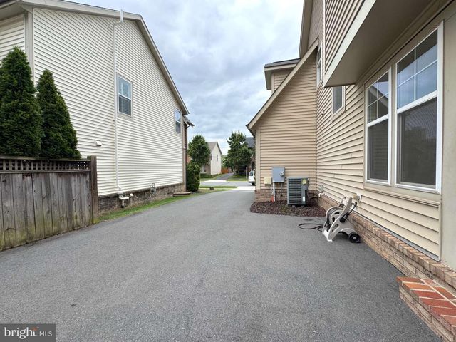 23318 APRIL MIST PL, Brambleton, VA 20148