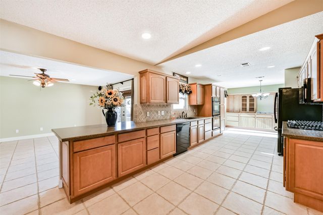 7758 Chantilly Circle, Galveston, TX 77551