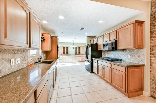 7758 Chantilly Circle, Galveston, TX 77551