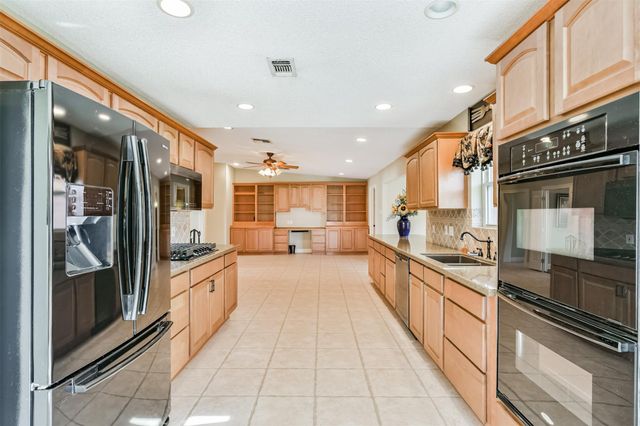 7758 Chantilly Circle, Galveston, TX 77551