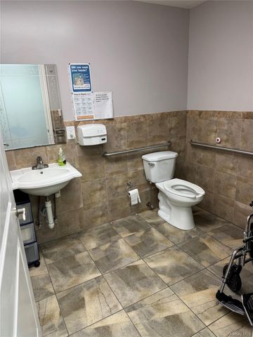 1 Arrowood Lane Lane, Melville, NY 11747