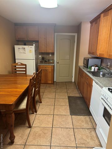 1 Arrowood Lane, Melville, NY 11747