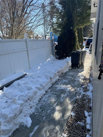 1 Arrowood Lane Lane, Melville, NY 11747