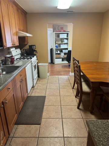 1 Arrowood Lane, Melville, NY 11747