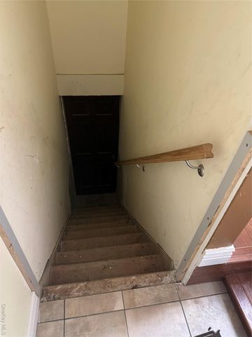 1 Arrowood Lane, Melville, NY 11747