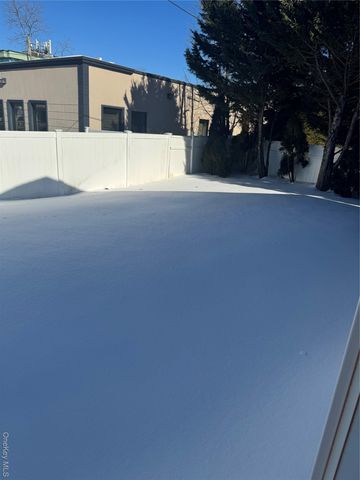 1 Arrowood Lane, Melville, NY 11747