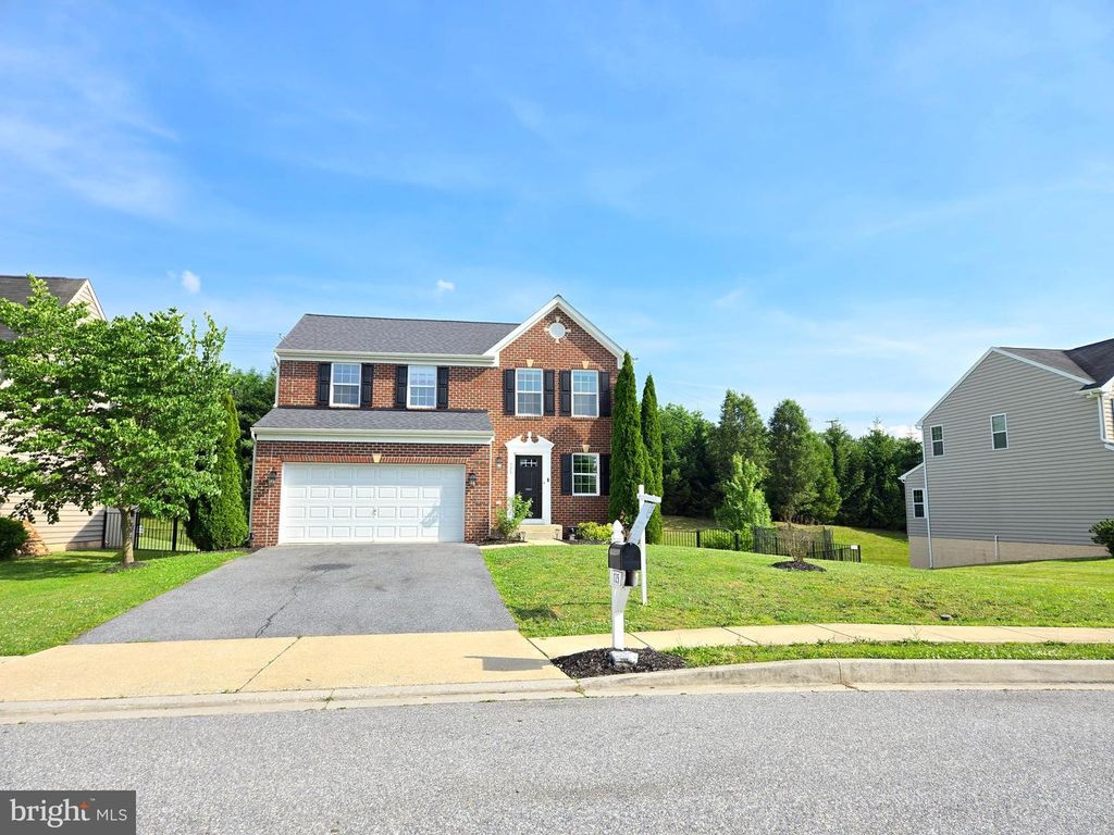 Image 1 of property listing at 725 LOWER FIELD CIR, Westminster, MD 21158