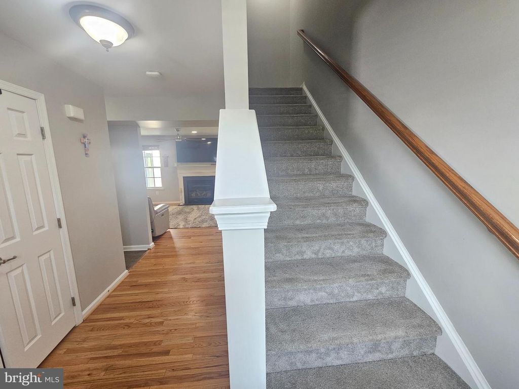Image 11 of property listing at 725 LOWER FIELD CIR, Westminster, MD 21158