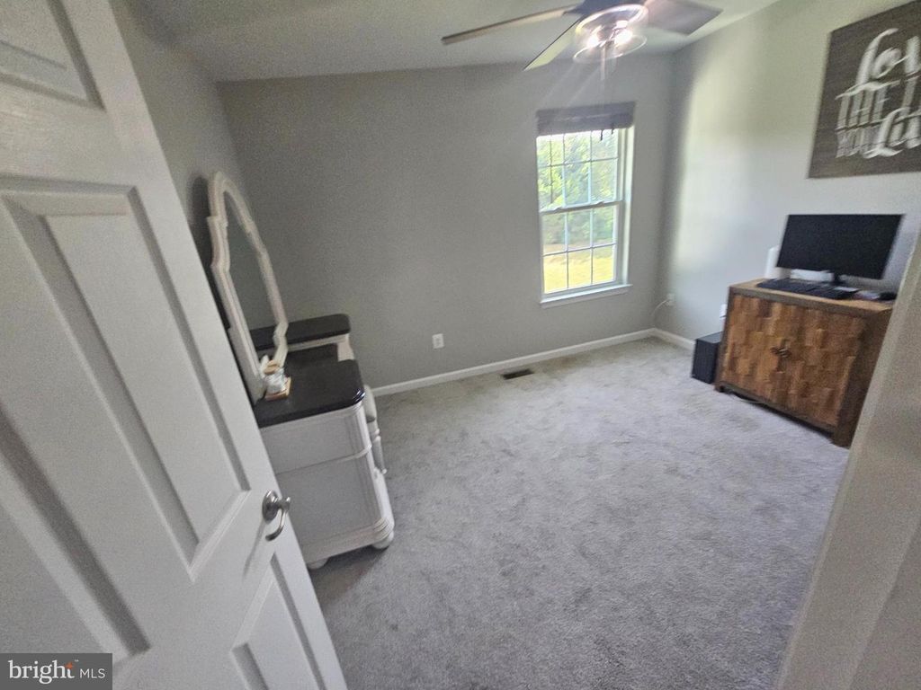Image 15 of property listing at 725 LOWER FIELD CIR, Westminster, MD 21158