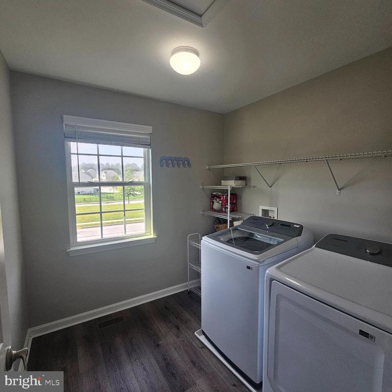Image 18 of property listing at 725 LOWER FIELD CIR, Westminster, MD 21158