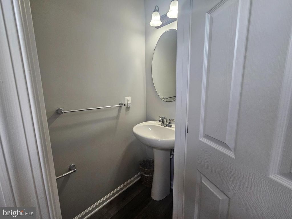 Image 19 of property listing at 725 LOWER FIELD CIR, Westminster, MD 21158