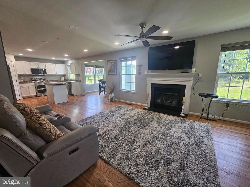 Image 8 of property listing at 725 LOWER FIELD CIR, Westminster, MD 21158