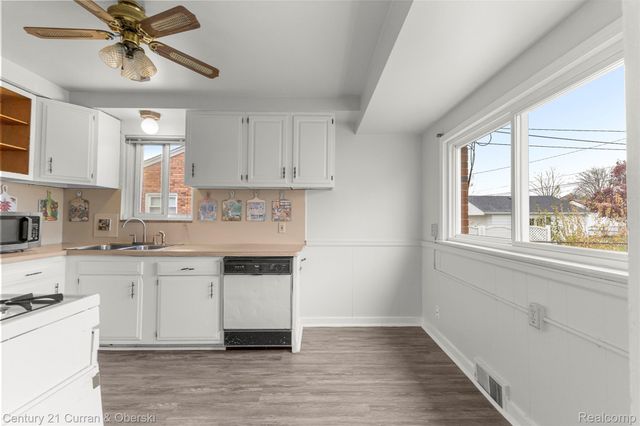 35158 Parkdale Street, Livonia, MI 48150