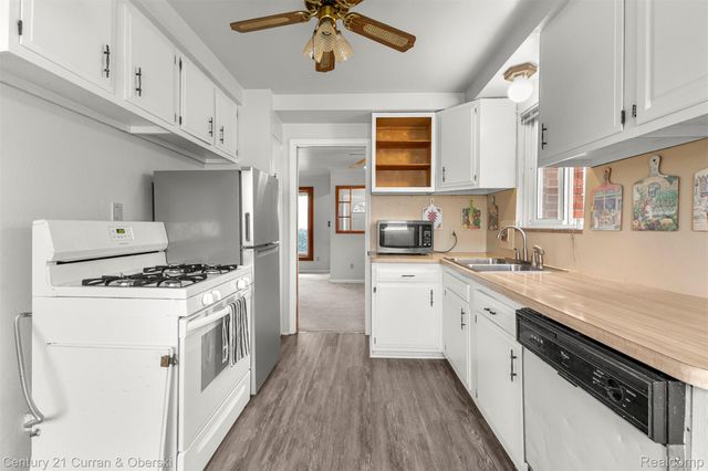 35158 Parkdale Street, Livonia, MI 48150