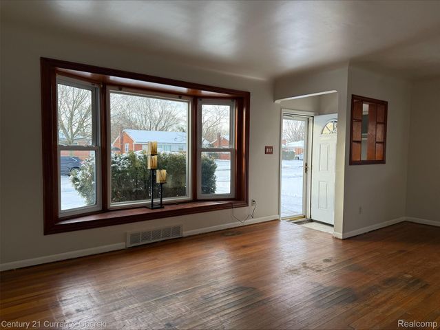 35158 Parkdale Street, Livonia, MI 48150