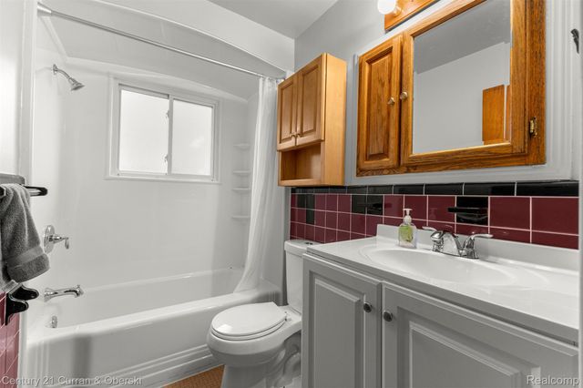 35158 Parkdale Street, Livonia, MI 48150