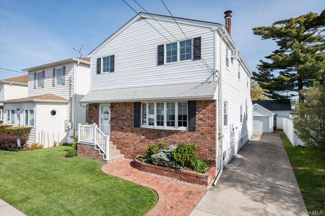 89 Bellevue Avenue, Oceanside, NY 11572