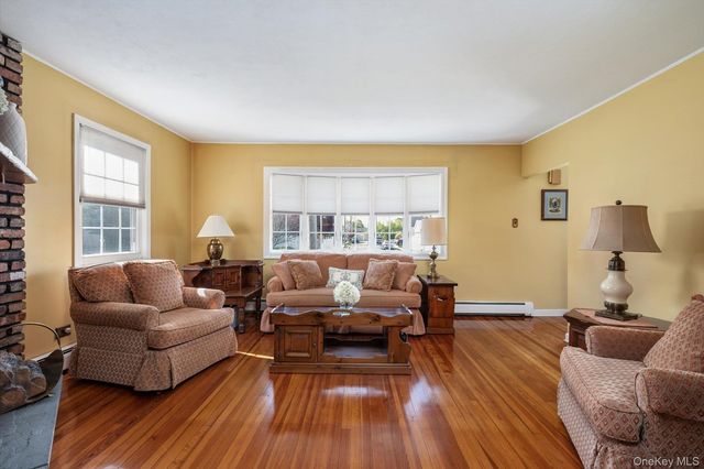 89 Bellevue Avenue, Oceanside, NY 11572