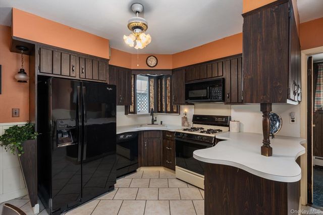 89 Bellevue Avenue, Oceanside, NY 11572