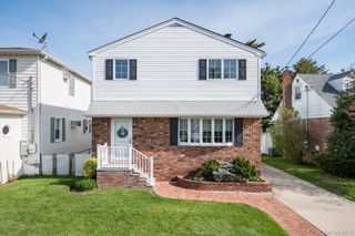 89 Bellevue Avenue, Oceanside, NY 11572