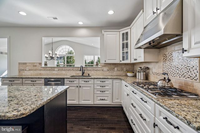 304 SALARNO CT, Mullica Hill, NJ 08062